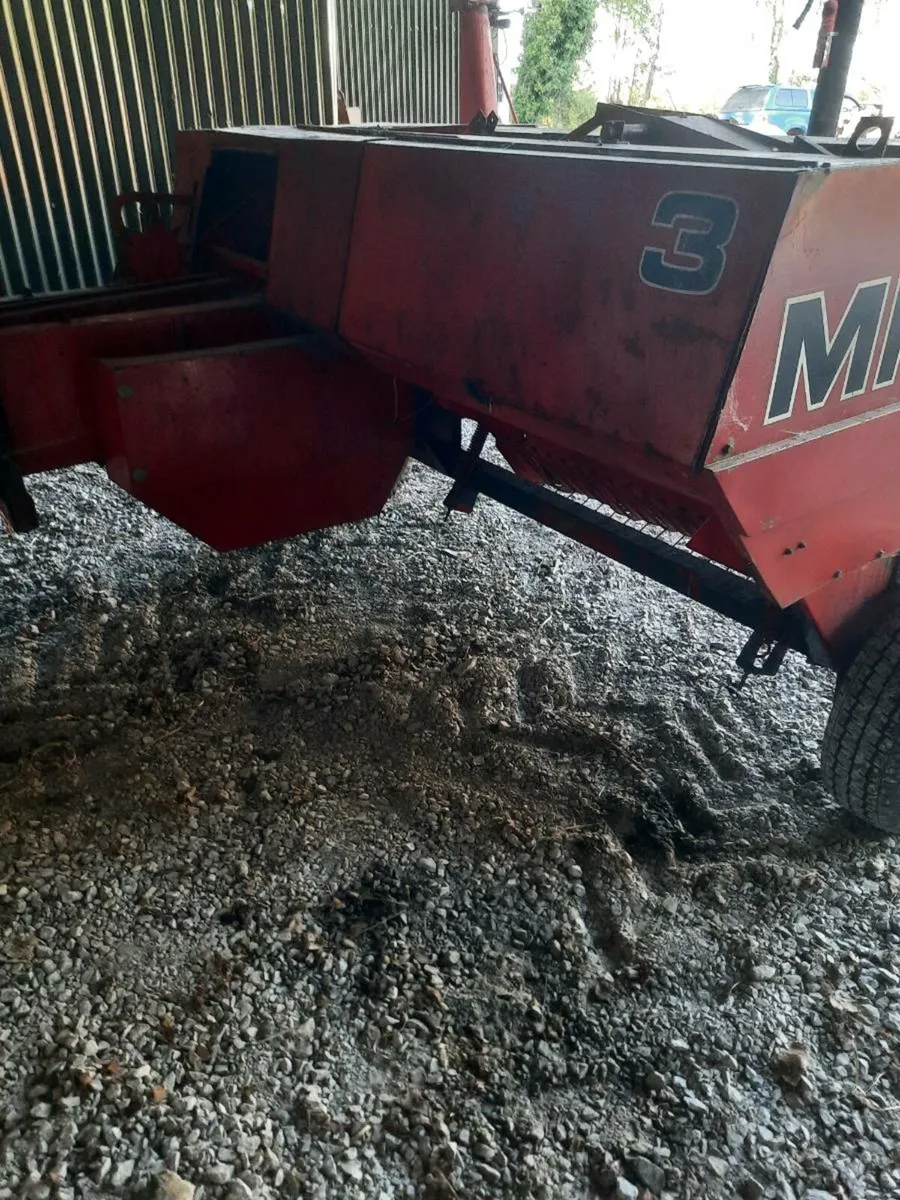 Massey ferguson 3 square baler - Image 3
