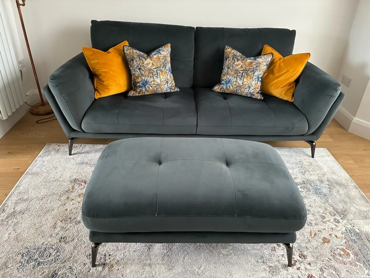 Couch 3-Seater with footstool - Image 1