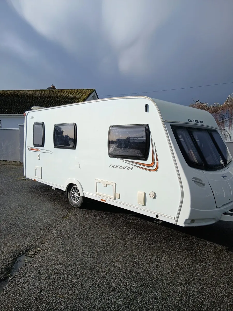 BEAUTIFUL 2013 4 BERTH LUNAR QUASAR CARAVAN. - Image 1