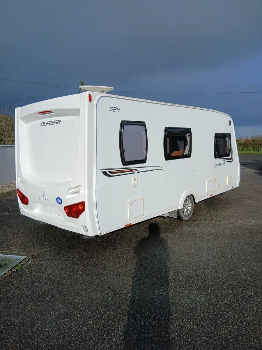 BEAUTIFUL 2013 4 BERTH LUNAR QUASAR CARAVAN. - Image 2