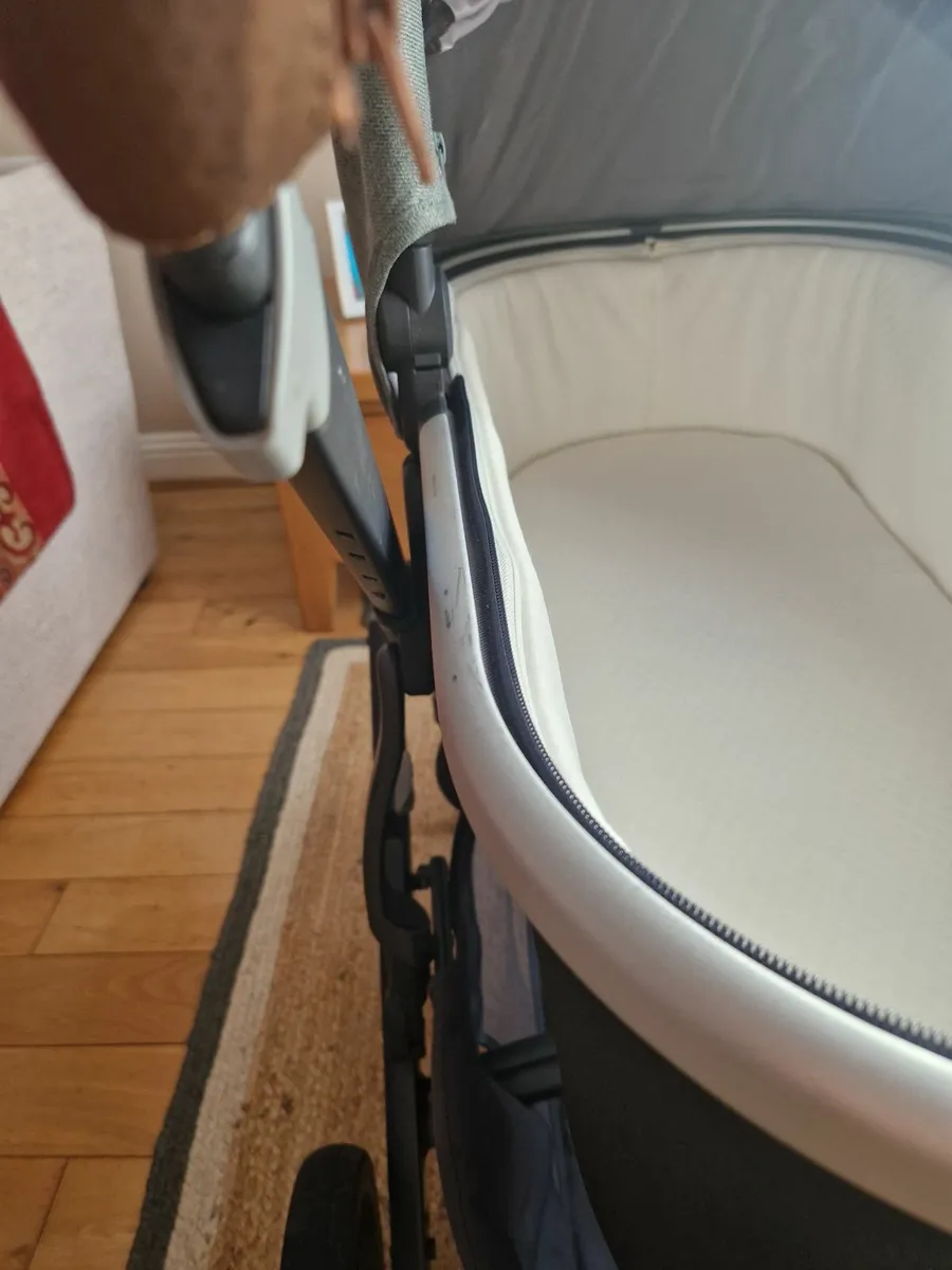 Uppababy grey buggie bassinet - Image 2