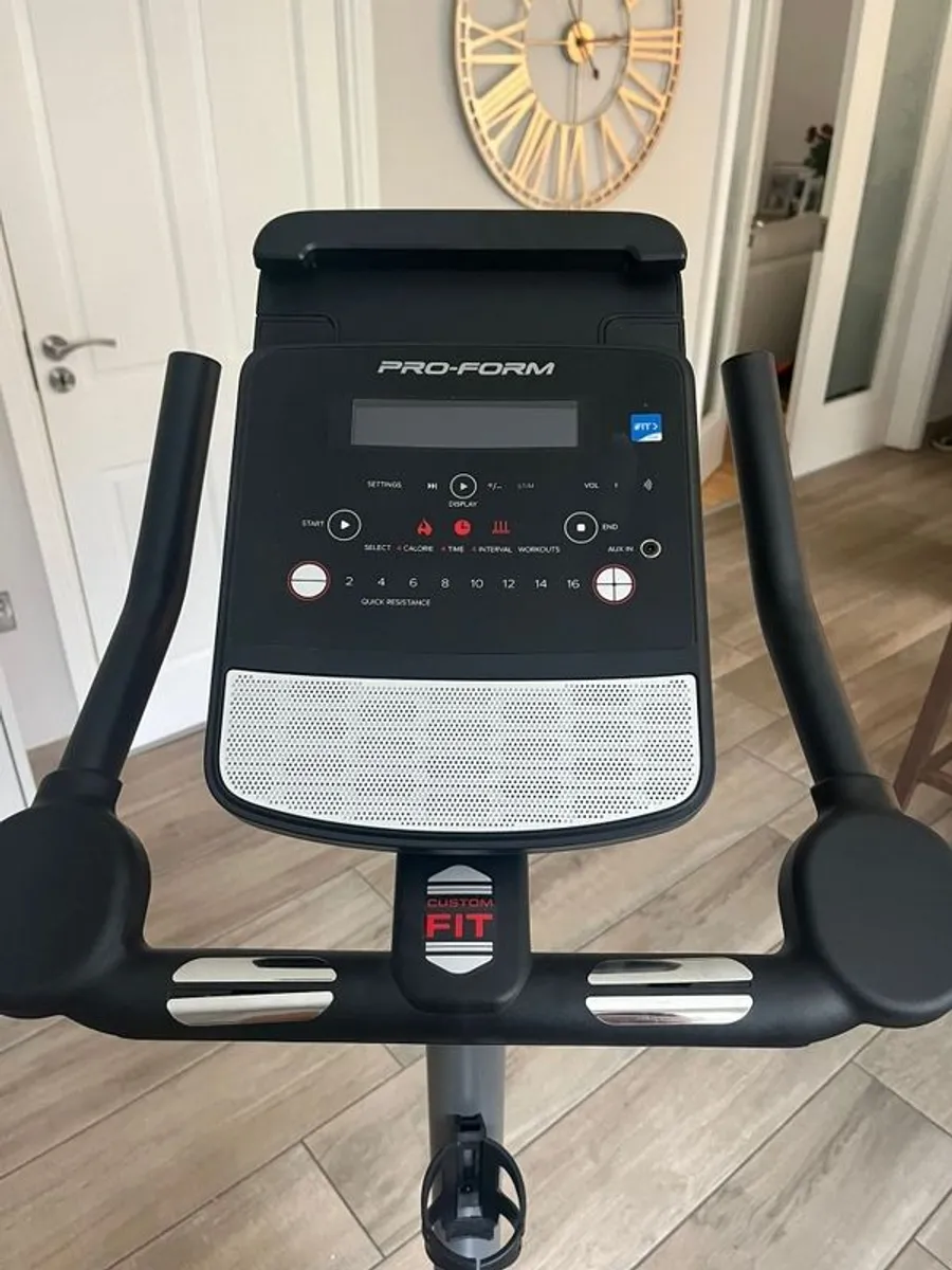 ProForm 320 CSX Plus Upright Exercise Bike in Excellent Condition - Image 4