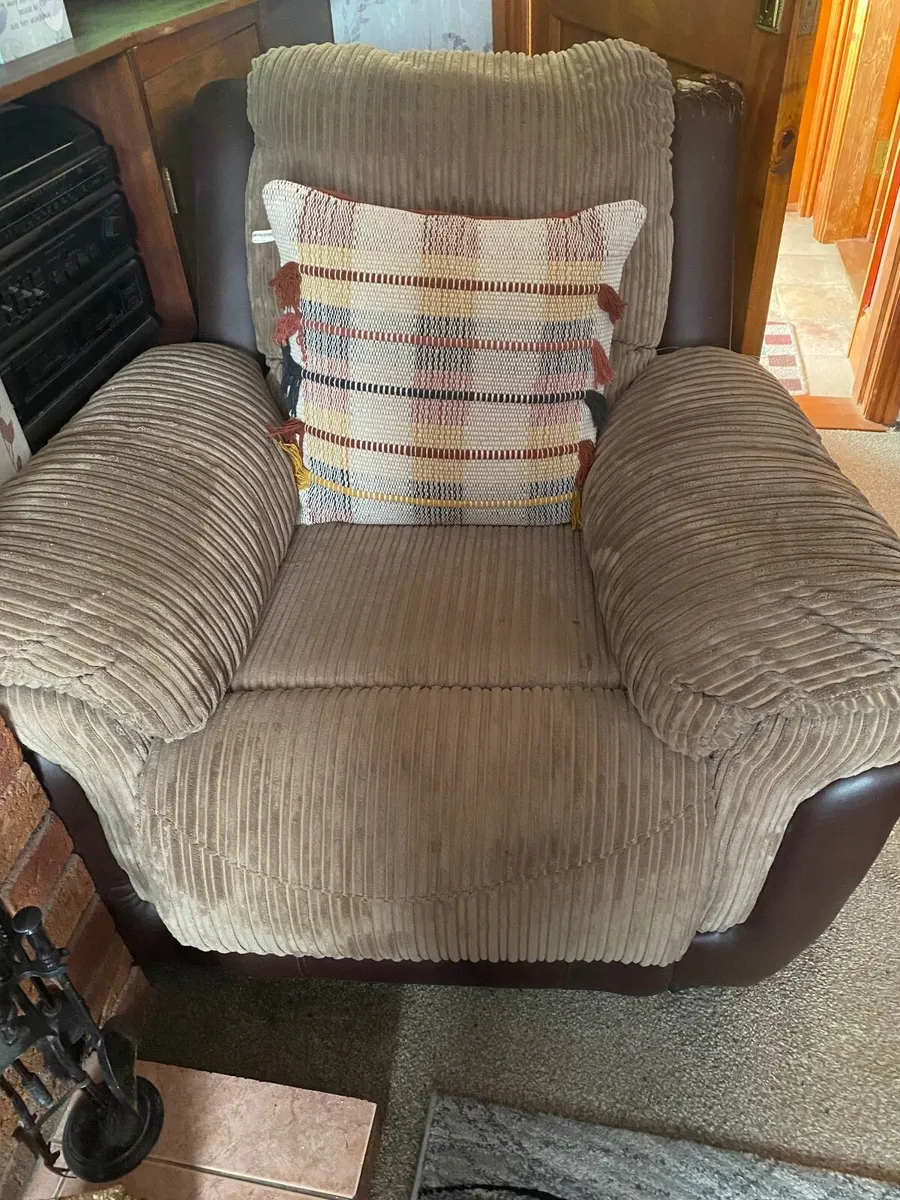 3 Piece Suite - Image 3