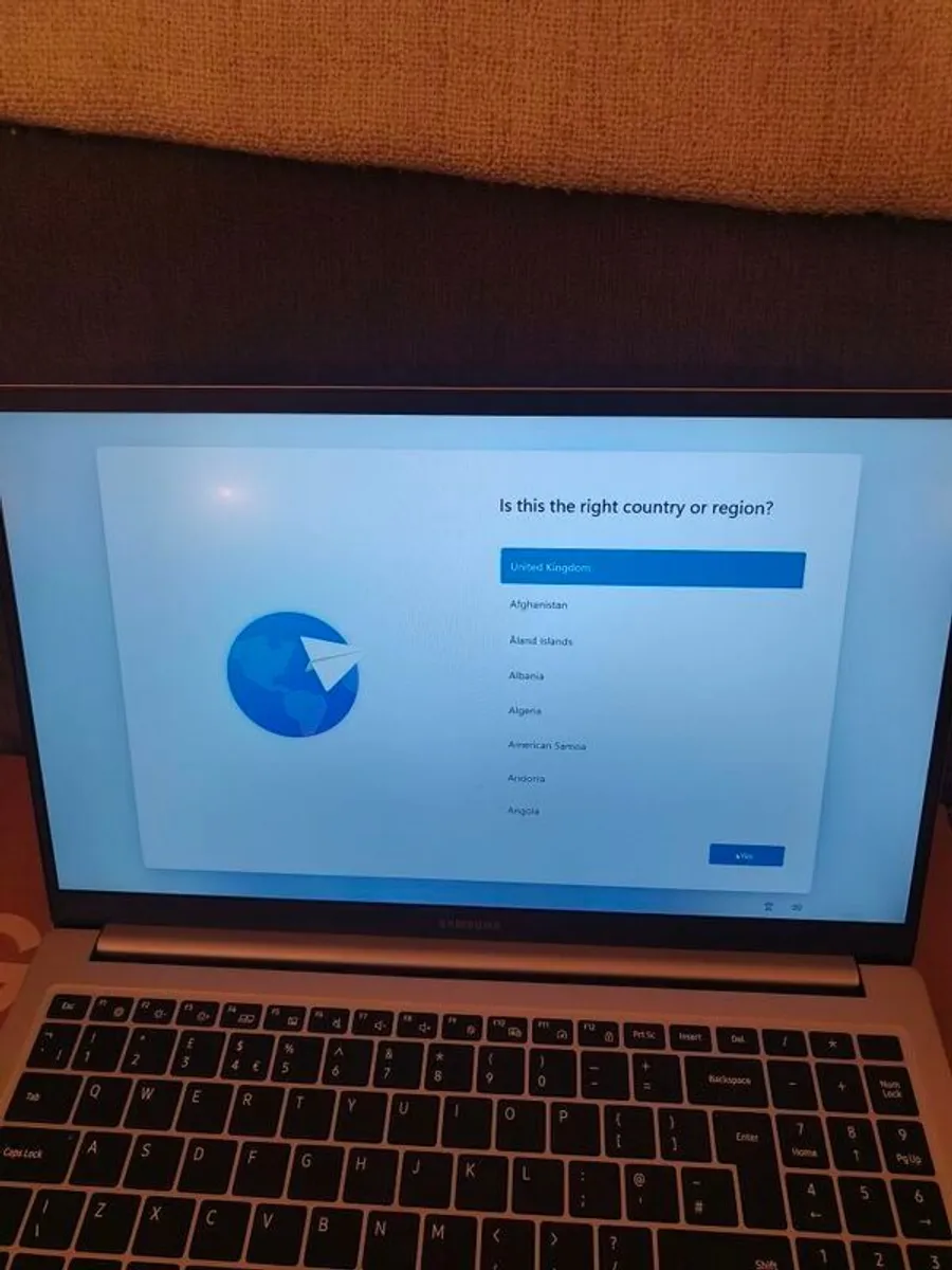 Samsung Galaxy Book4 Core 5 8GB/256GB/ silver usually 900euros - Image 2