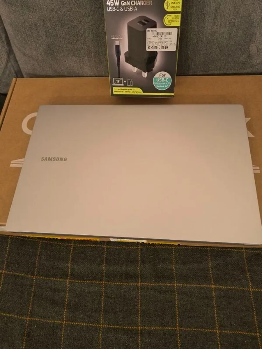 Samsung Galaxy Book4 Core 5 8GB/256GB/ silver usually 900euros - Image 4