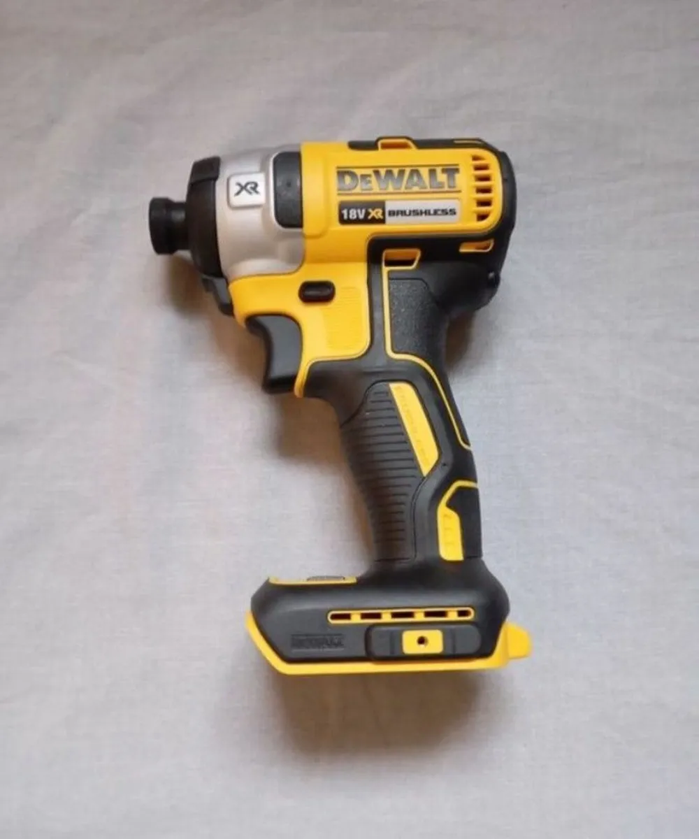 DeWalt dcf887 Impact Driver - Image 2