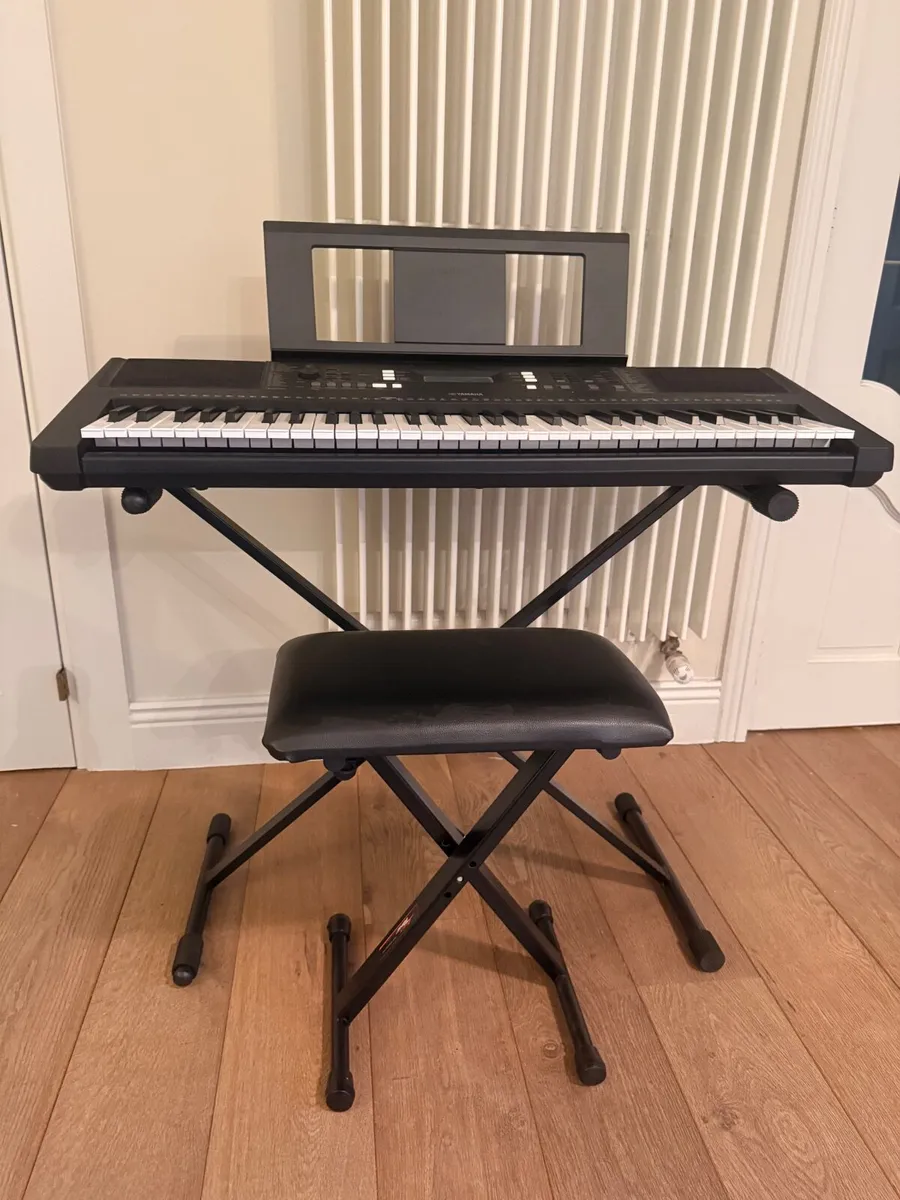 Digital Yamaha portable keyboard set - Image 3