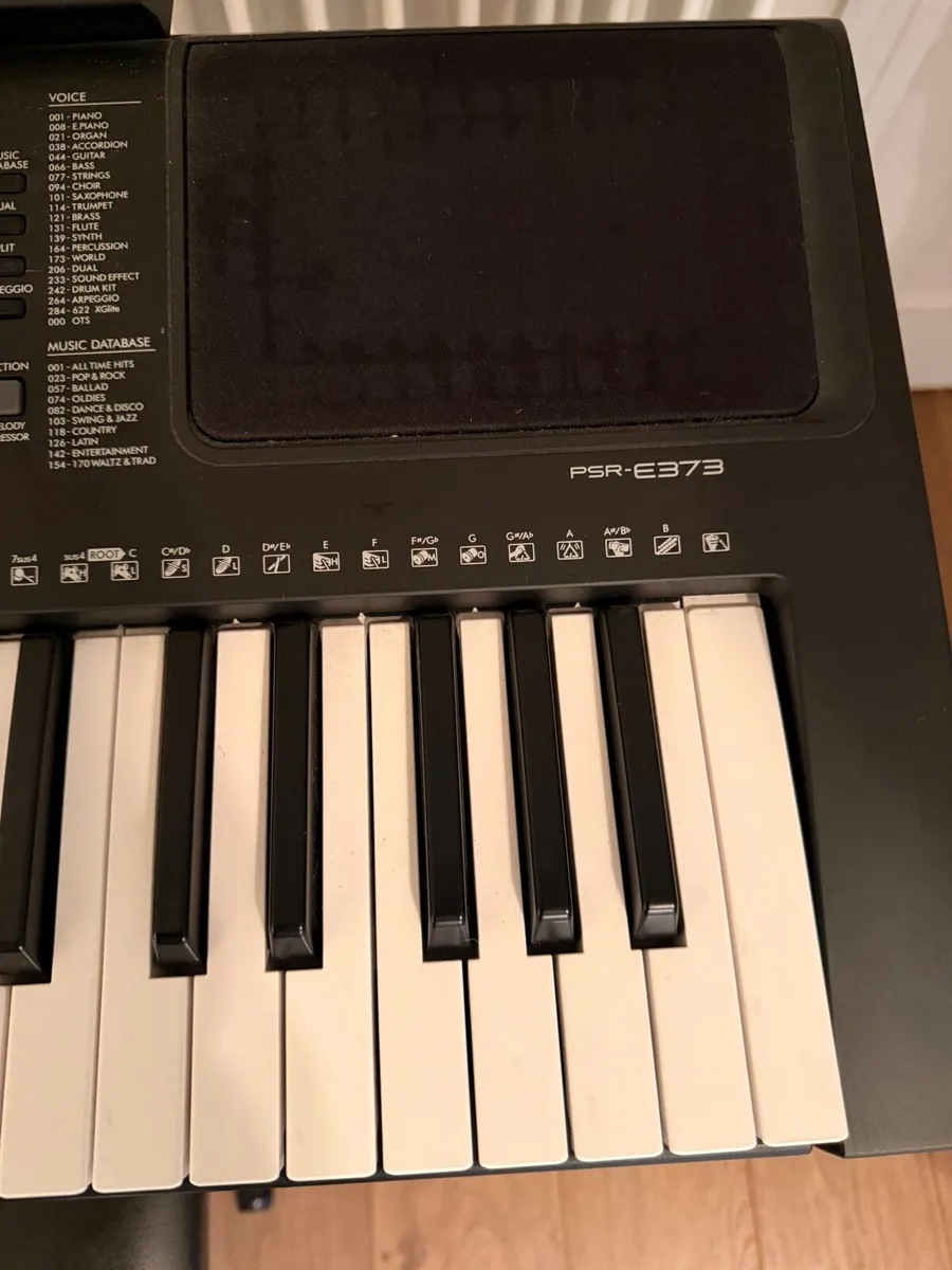 Digital Yamaha portable keyboard set - Image 4
