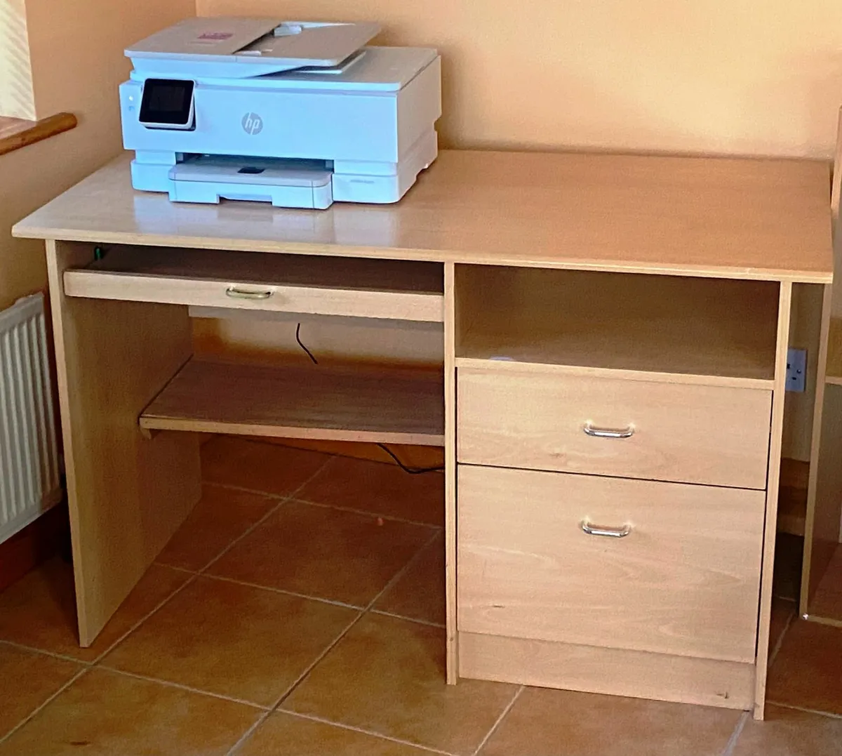 computer desk - Image 1