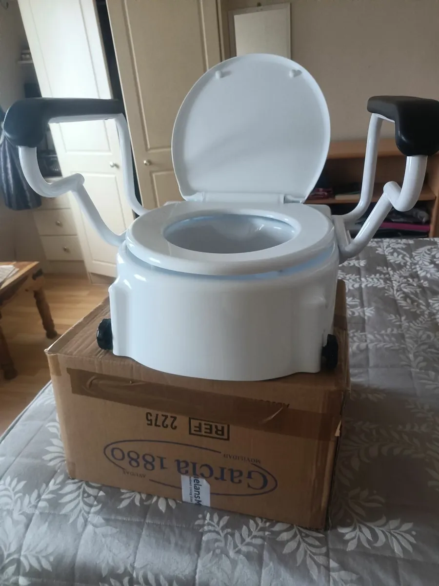 Adjustable Toilet Seat Riser - Image 2
