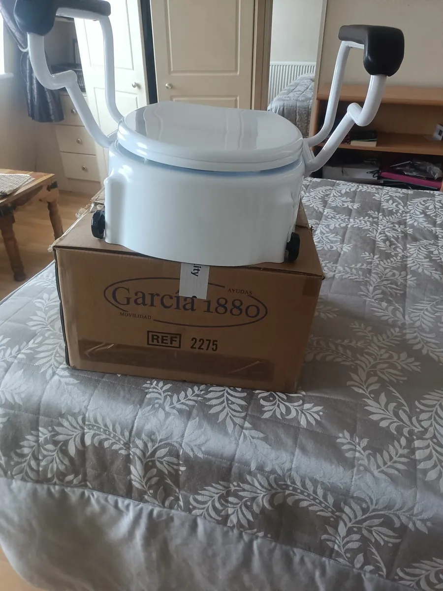 Adjustable Toilet Seat Riser - Image 3