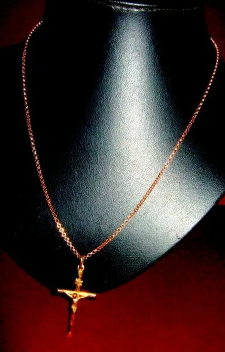 Vintage Hallmarked 9ct Gold Crucifix and Chain - Image 4