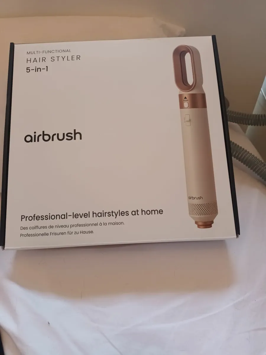 Hair dryer and accessories - Image 1