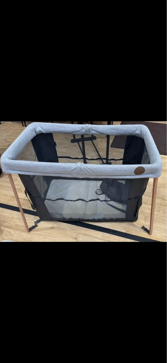 Maxi-Cosi Iris Travel Cot Essential Graphite - Image 1