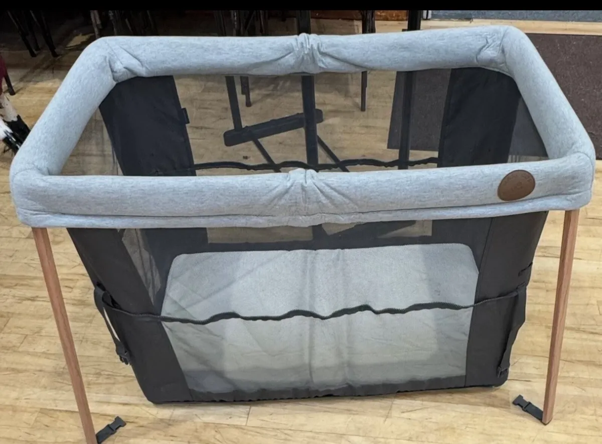 Maxi-Cosi Iris Travel Cot Essential Graphite - Image 4