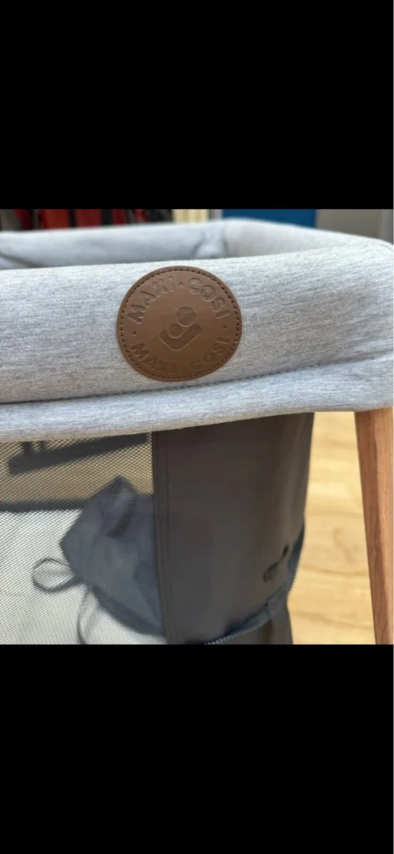 Maxi-Cosi Iris Travel Cot Essential Graphite - Image 2