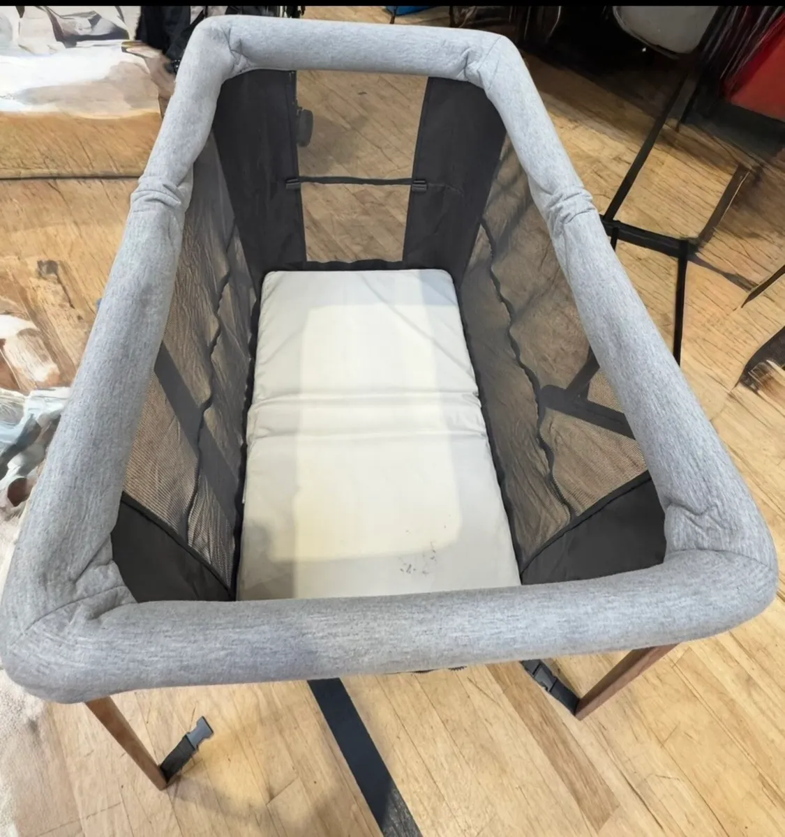 Maxi-Cosi Iris Travel Cot Essential Graphite - Image 3