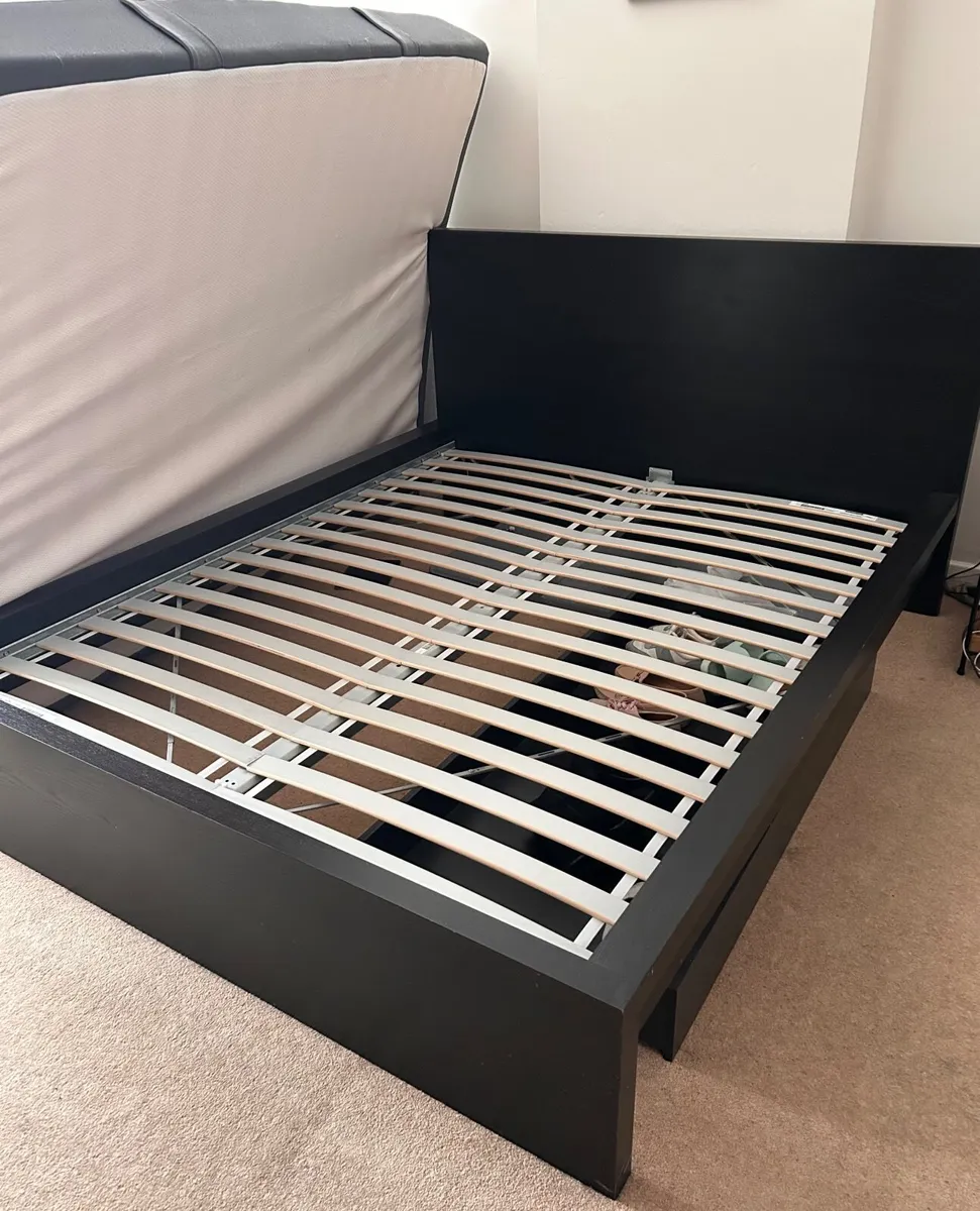 Bed frame - Image 1