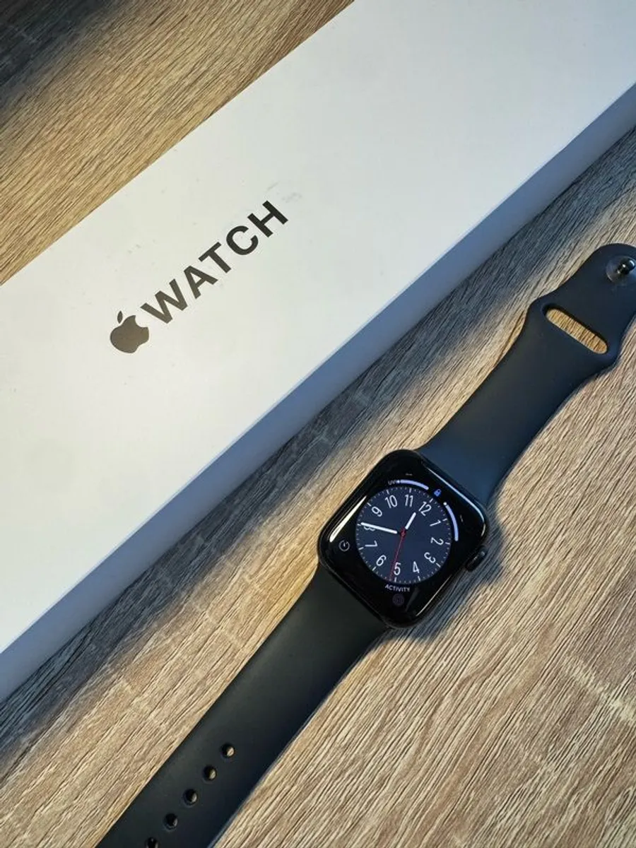 Apple Watch SE Gen 2 - Image 3