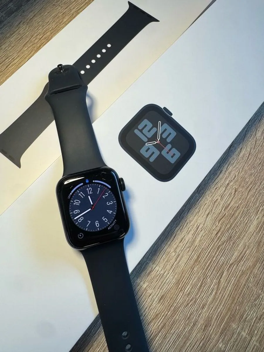 Apple Watch SE Gen 2 - Image 1