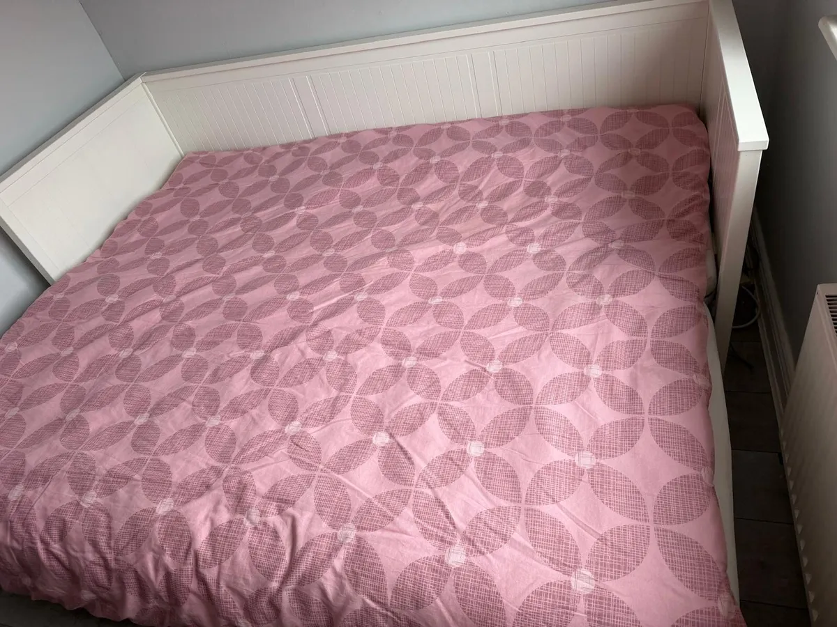 Day bed with 3 drawers 2 mattresses - Image 3