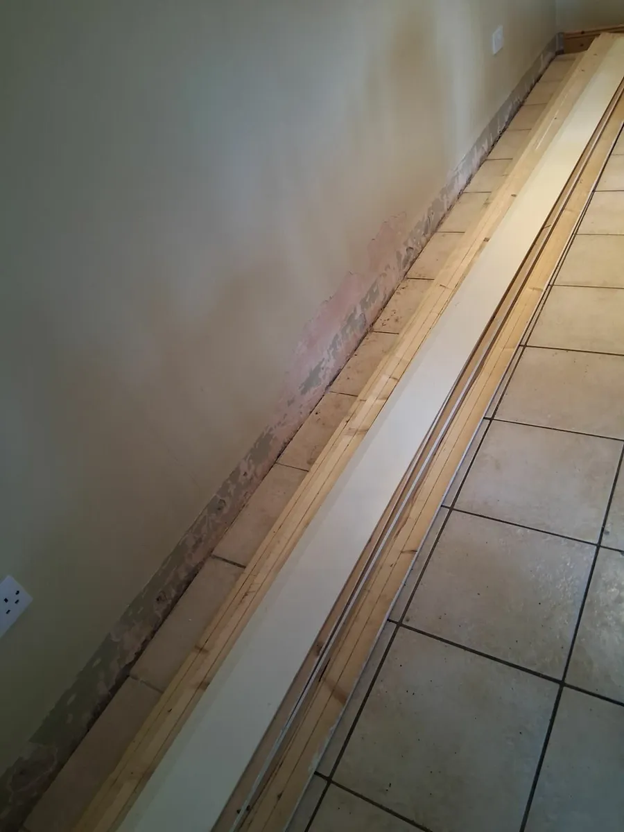 Skirting boards x 9 - Image 1