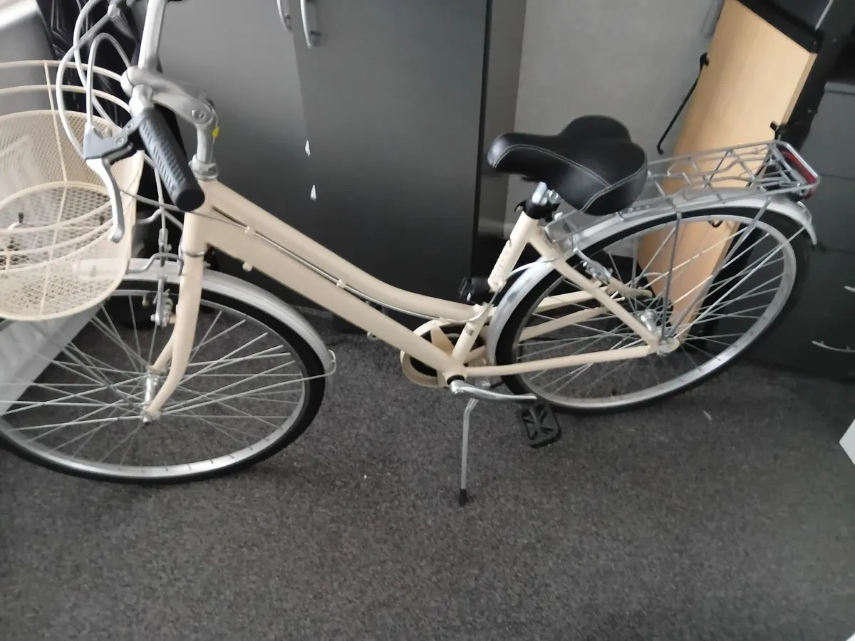 Ladies bike as new - Image 2