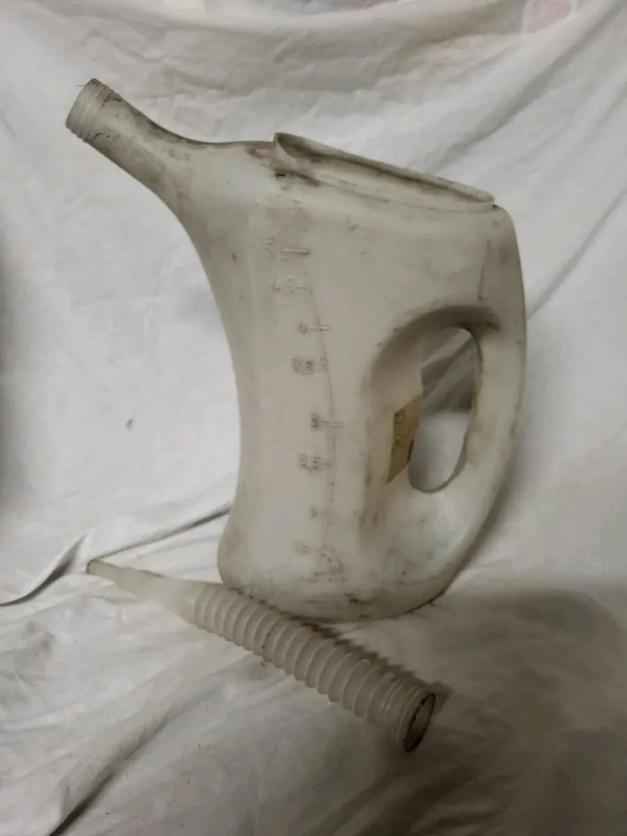 Oil jug - Image 1