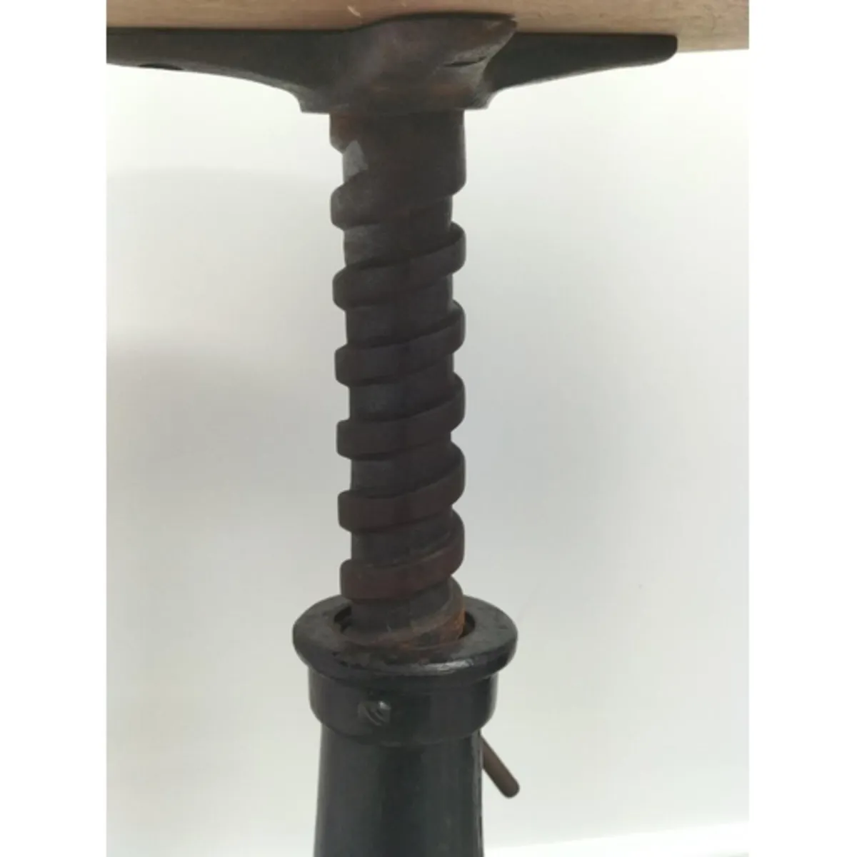 Singer style stool - Image 2