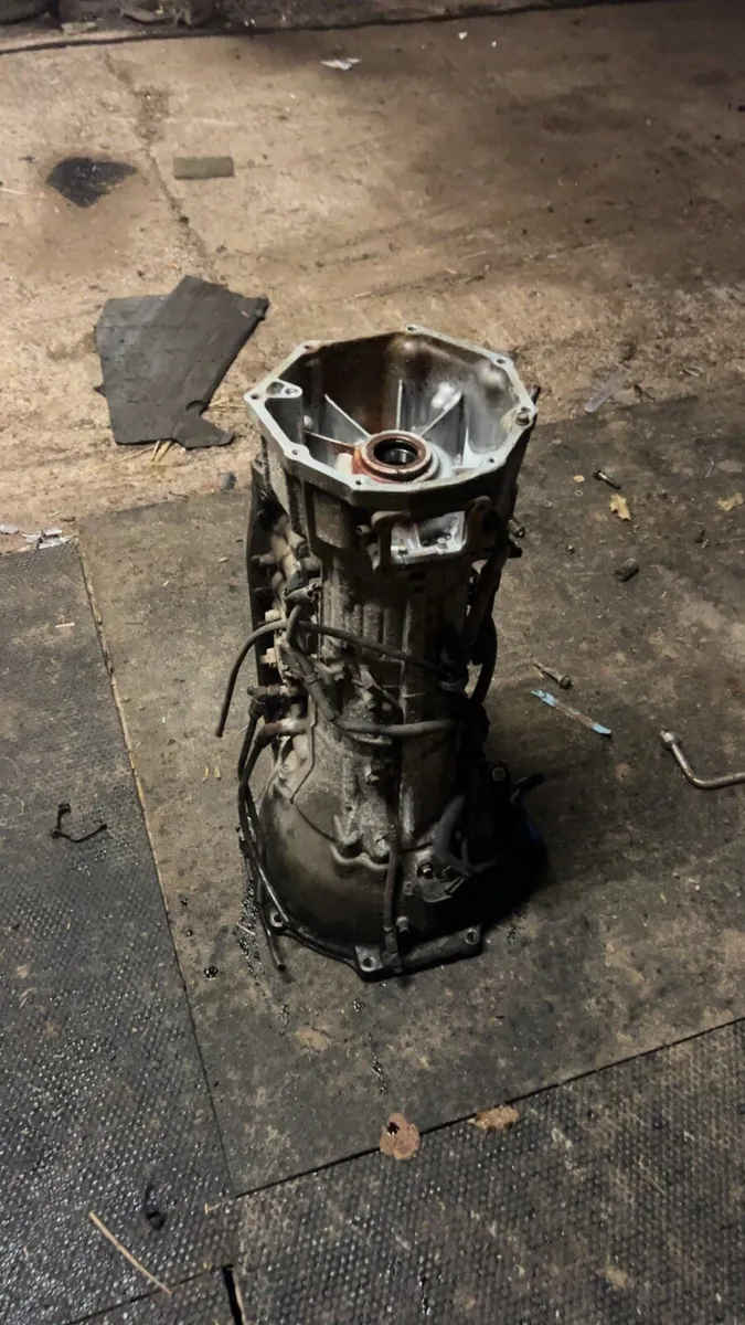 Toyota landcruiser chassis and automatic gearbox - Image 2