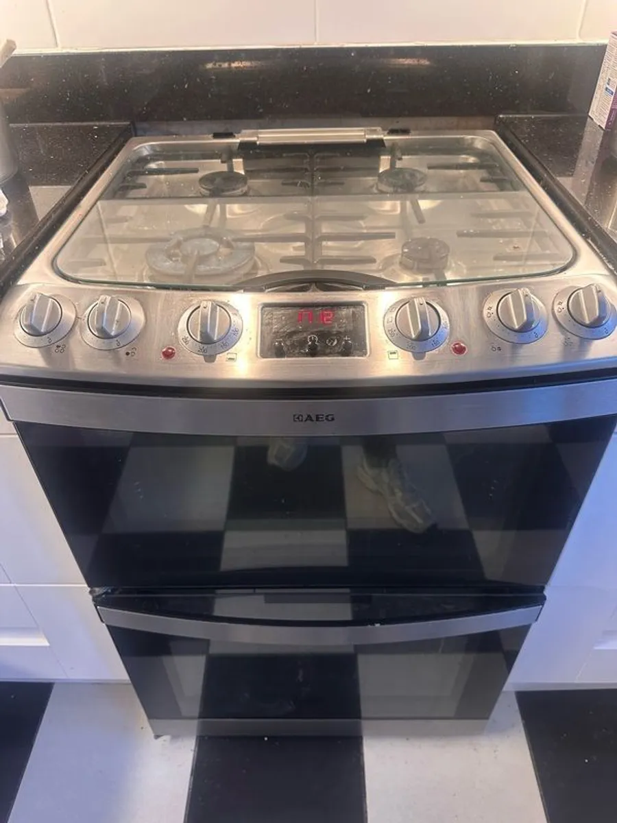 Gas Hob. Electric double oven cooker