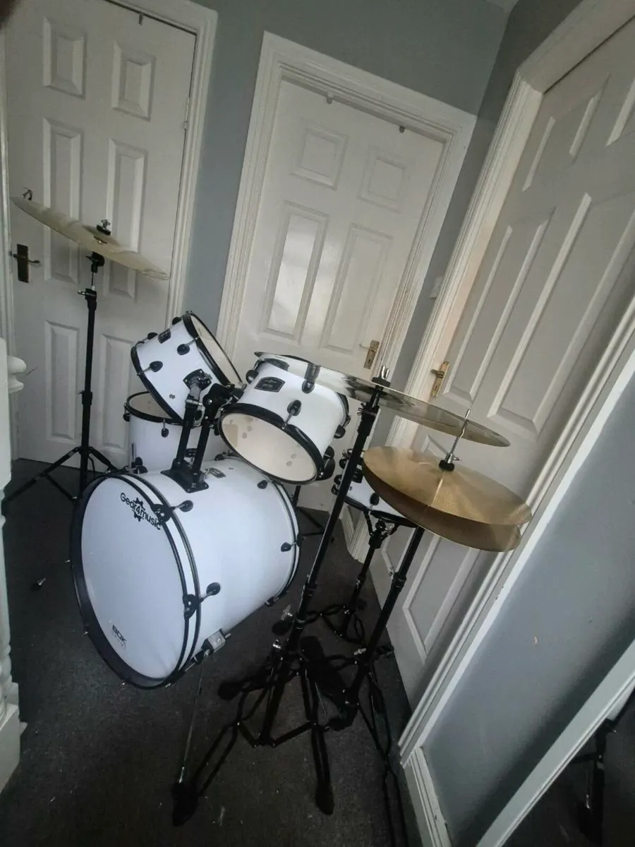 Drum kit - Image 1