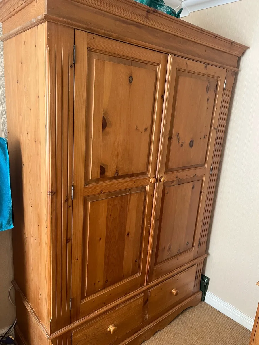 Bedroom Furniture Set - Image 1