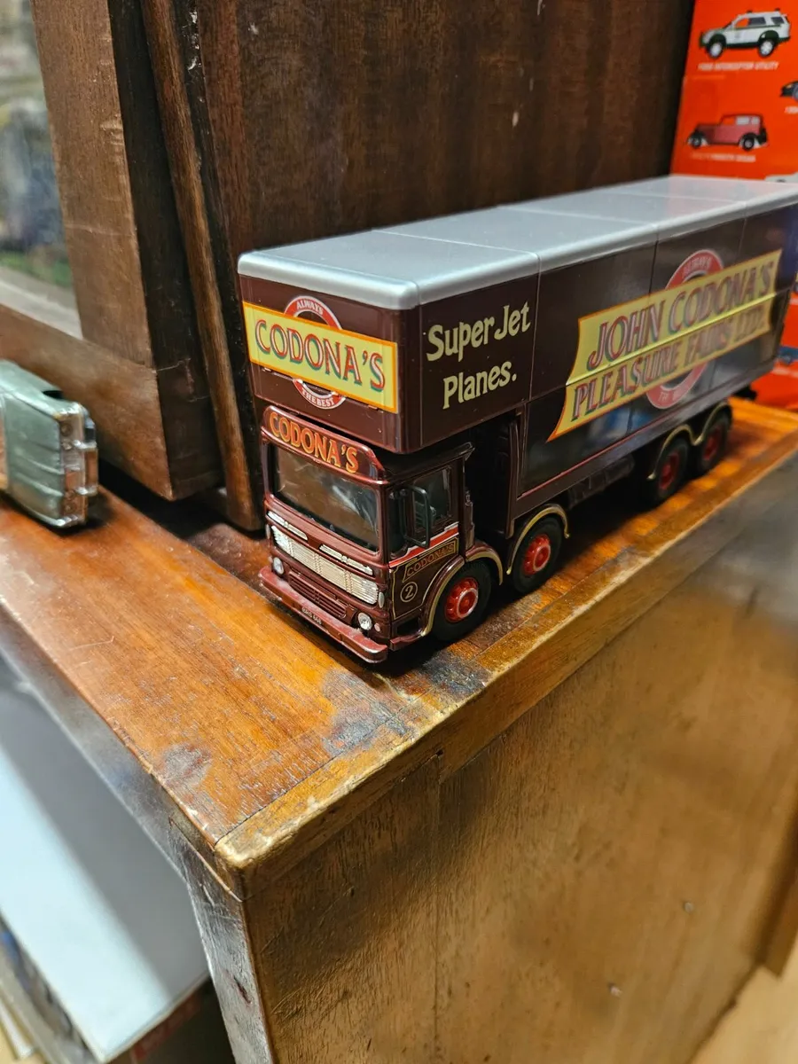 Corgi Circus Fair Ground Showmans Range Truck - Image 1