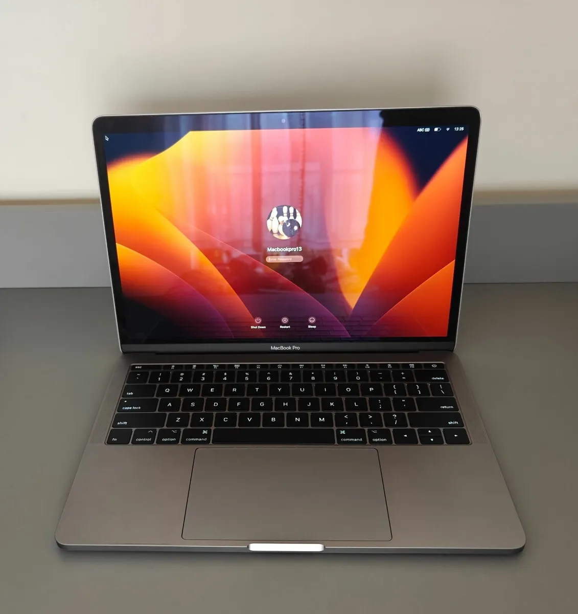 13" Macbook Pro 2017, i5, 16GB, 256GB - Image 1