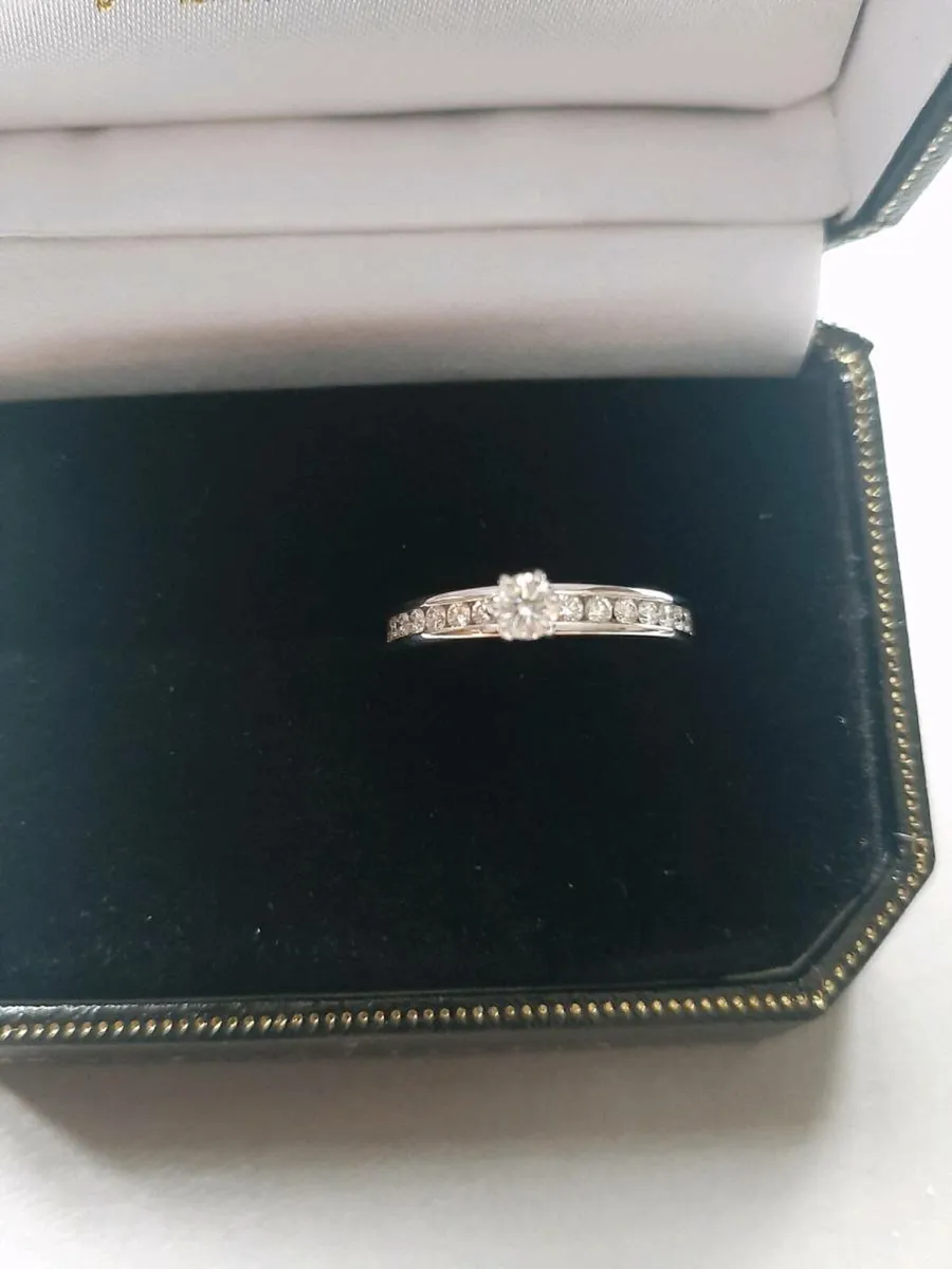 Engagement ring - Image 2