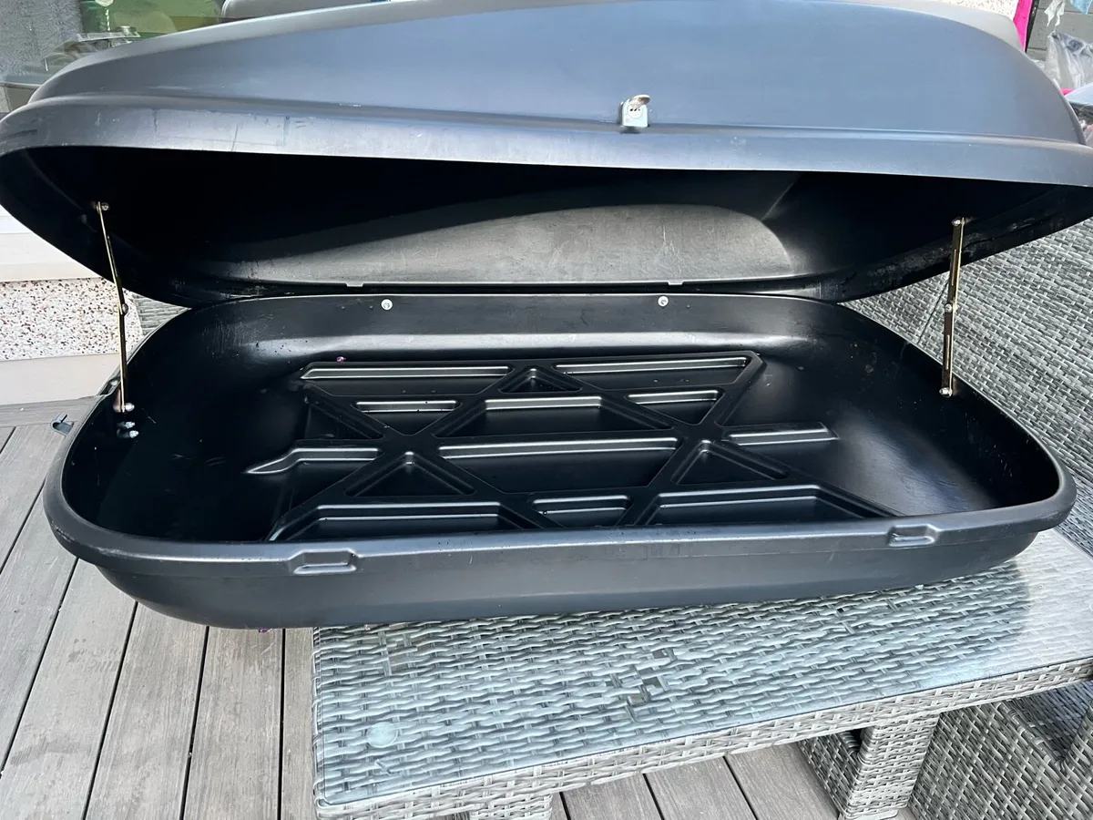 Roof box - Image 2