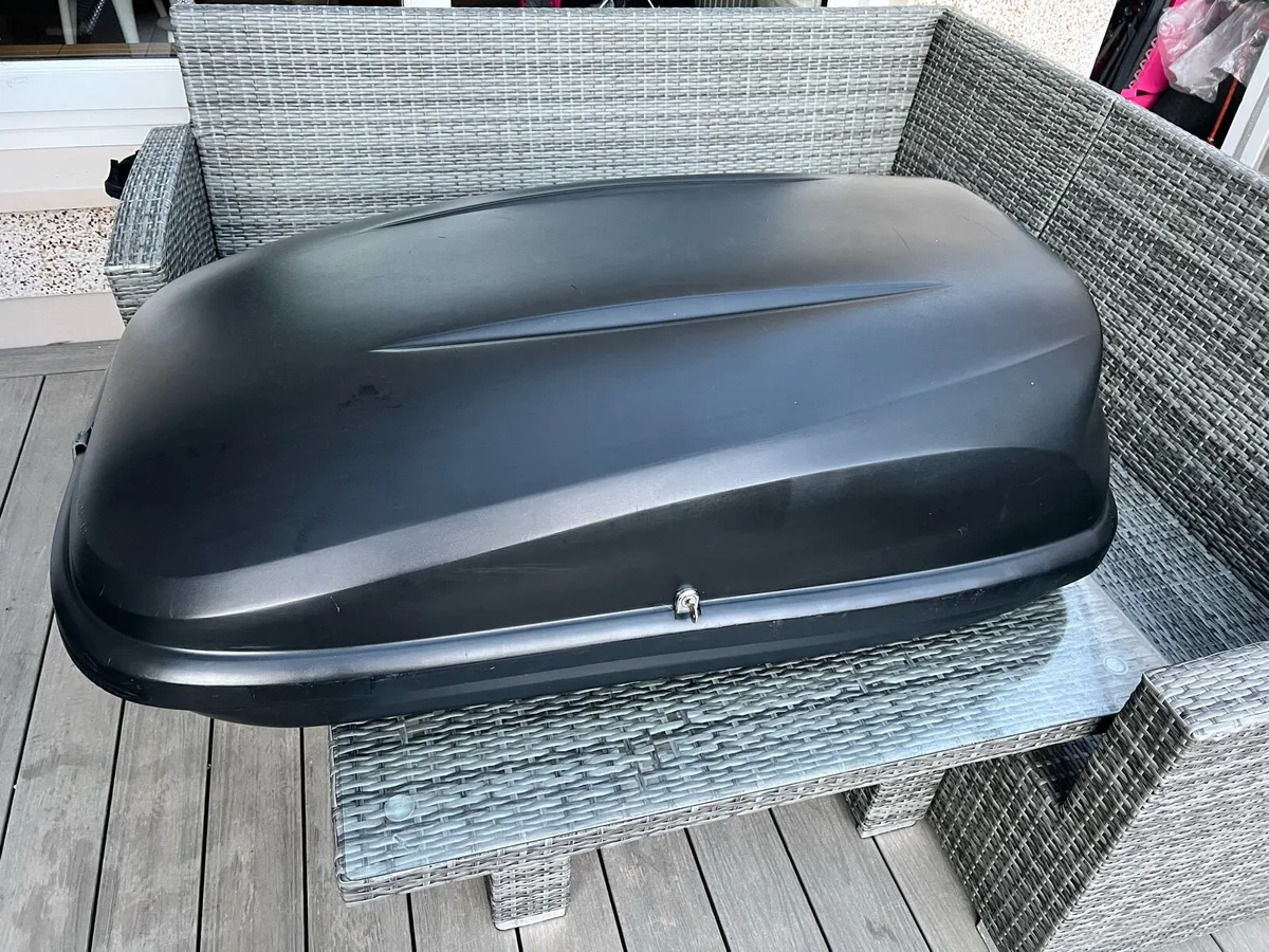 Roof box - Image 1