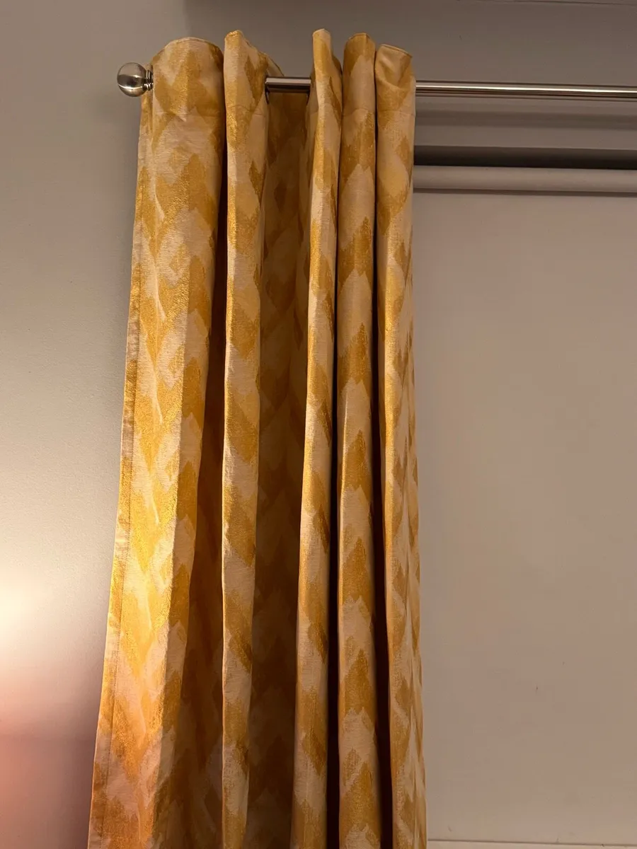 Curtains - Image 3