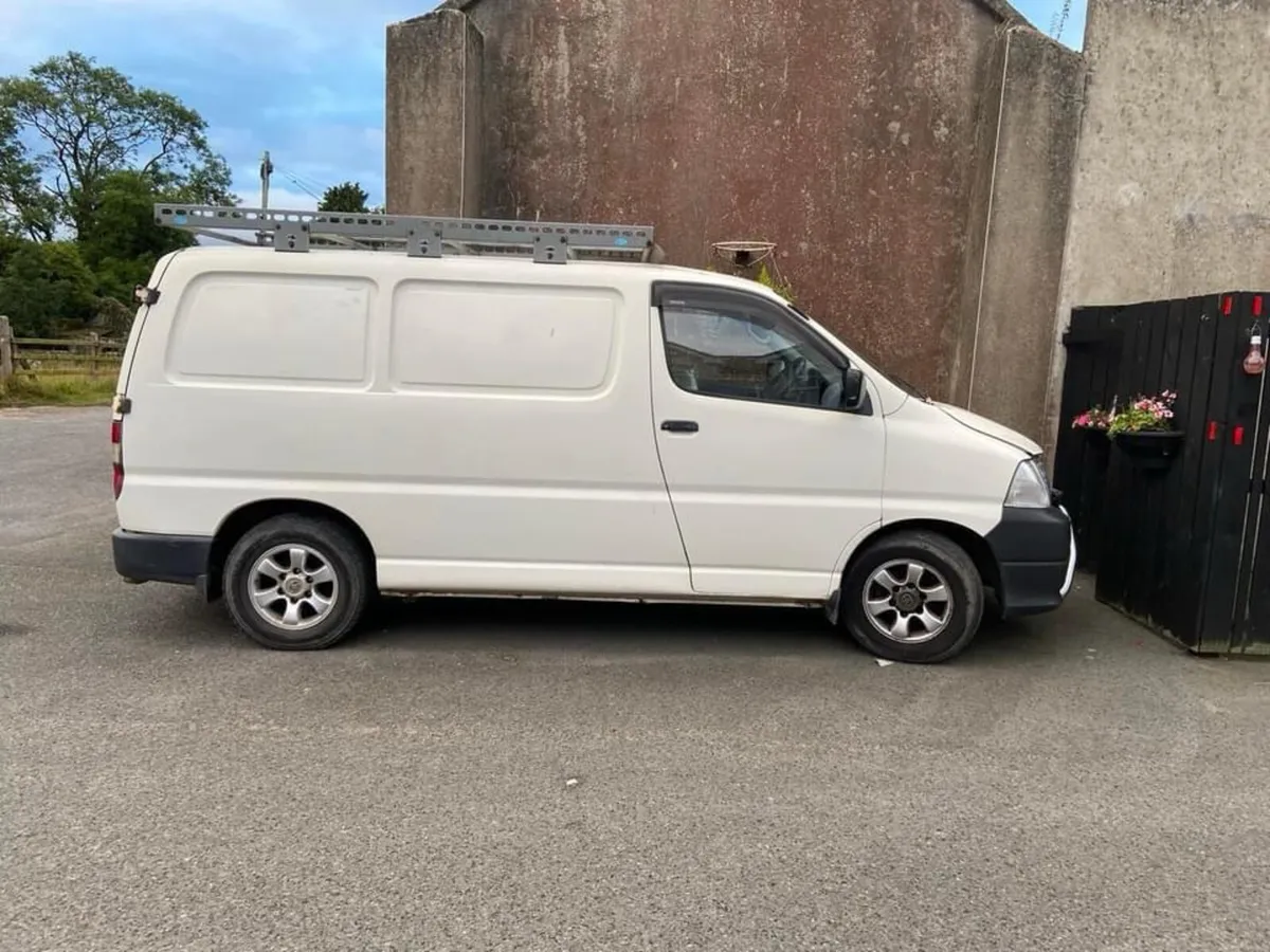 Toyota HiAce 2007 - Image 2