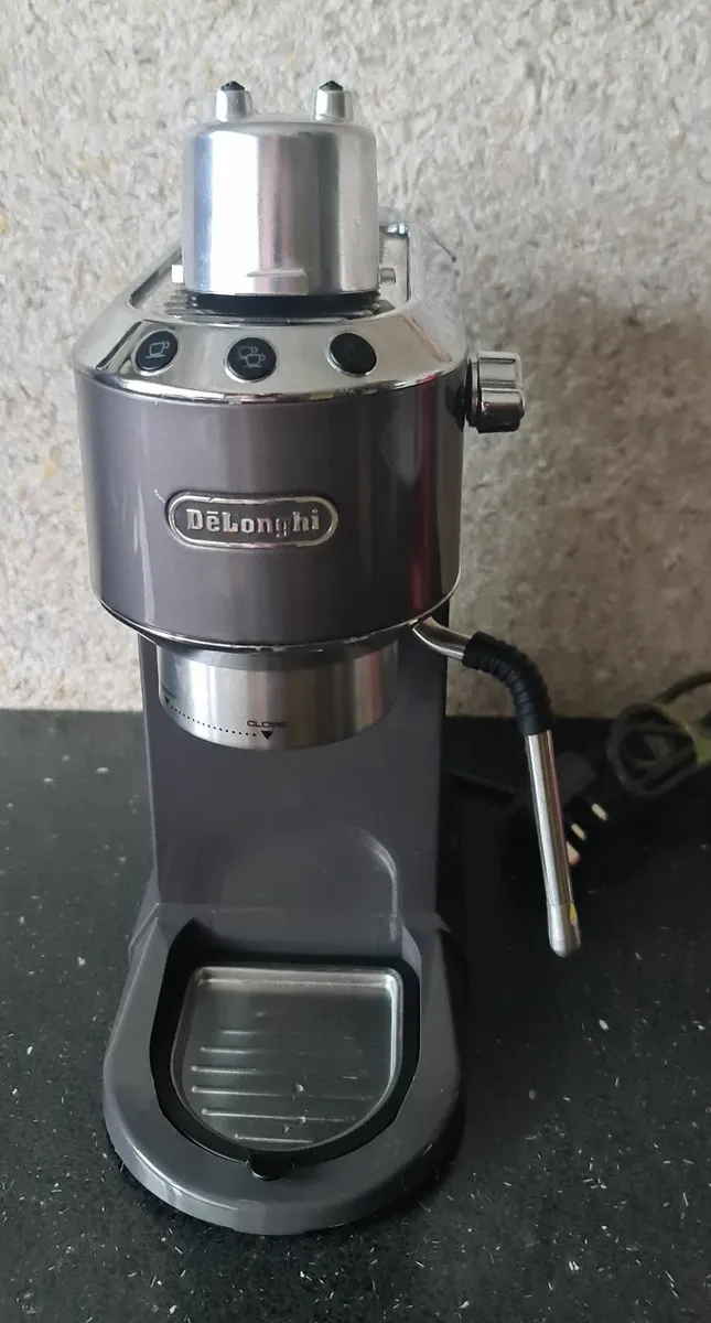 De’Longhi EC885.GY Espresso Machine – NEW - Image 2