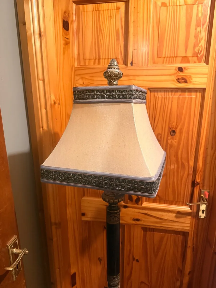 Bronze/Black Antique standing lamp x2 - Image 4
