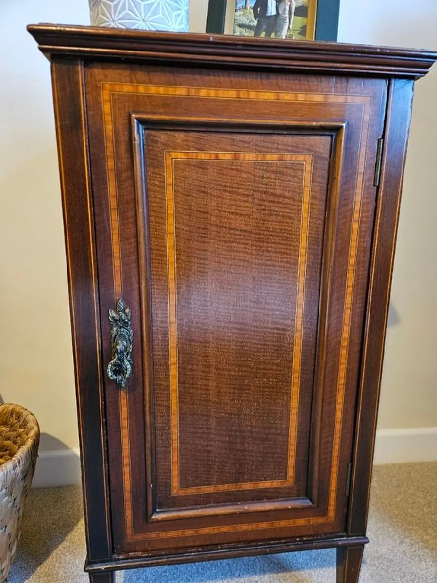 Antique Mahogany Bedside Pedestal / Elegant Drinks Cabinet - Image 2