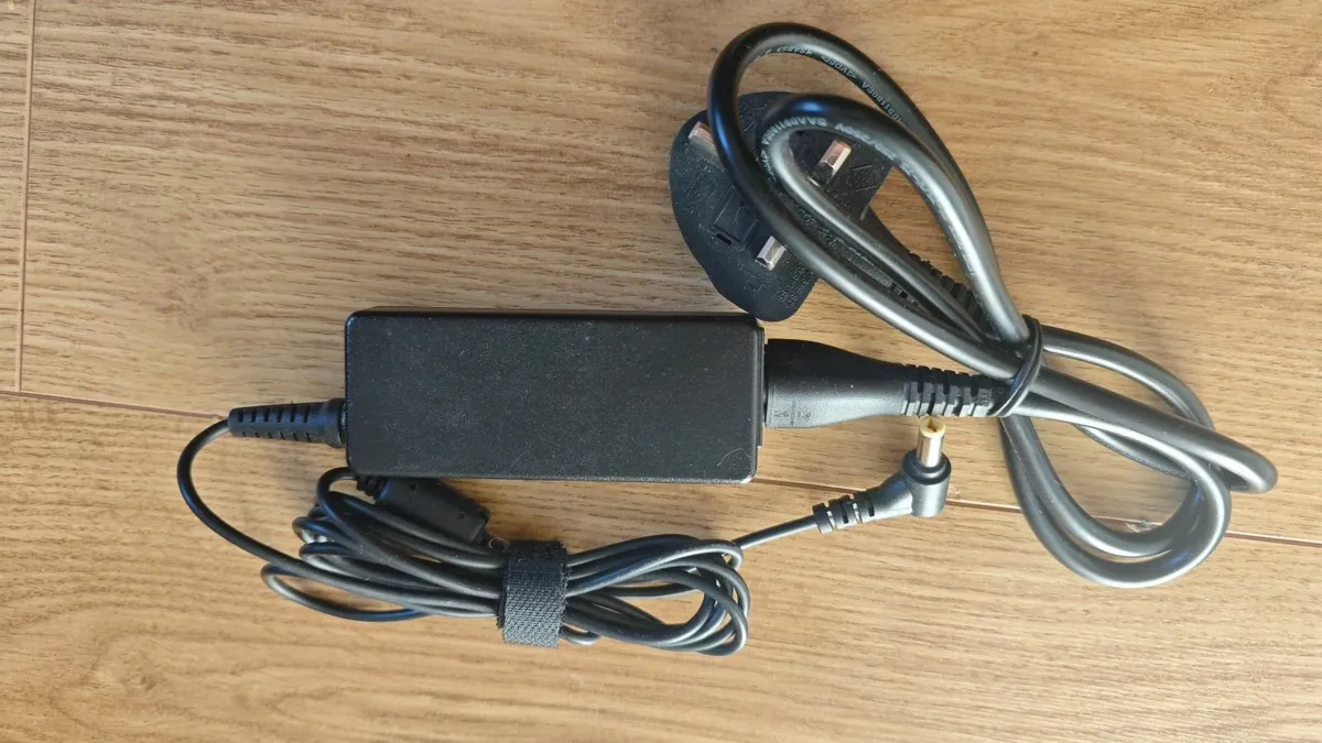 Lenovo 40W 20V 2A Adapter Charger Power Supply - Image 1