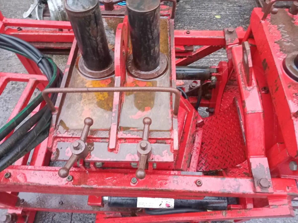 pipe pusher/handler - Image 1