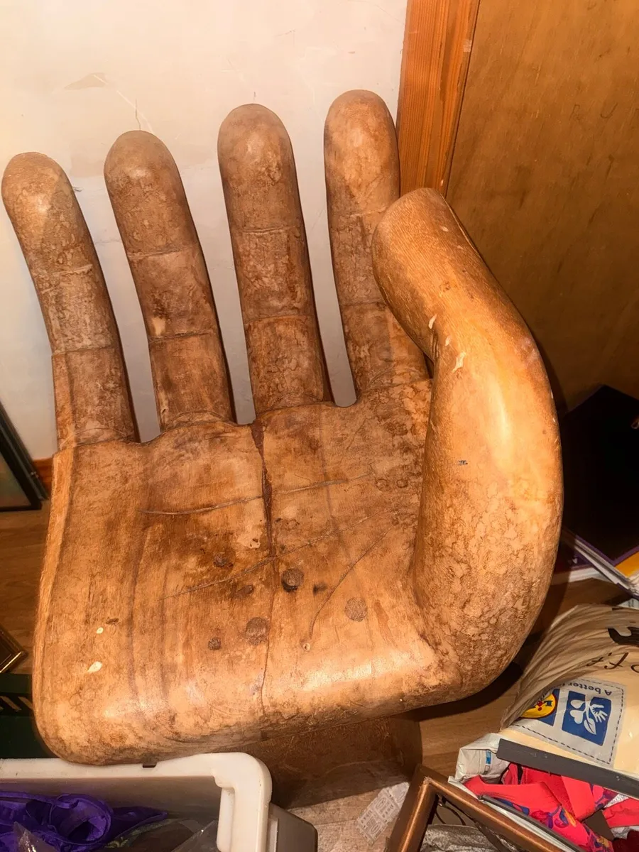 Wooden hand seat - Image 1