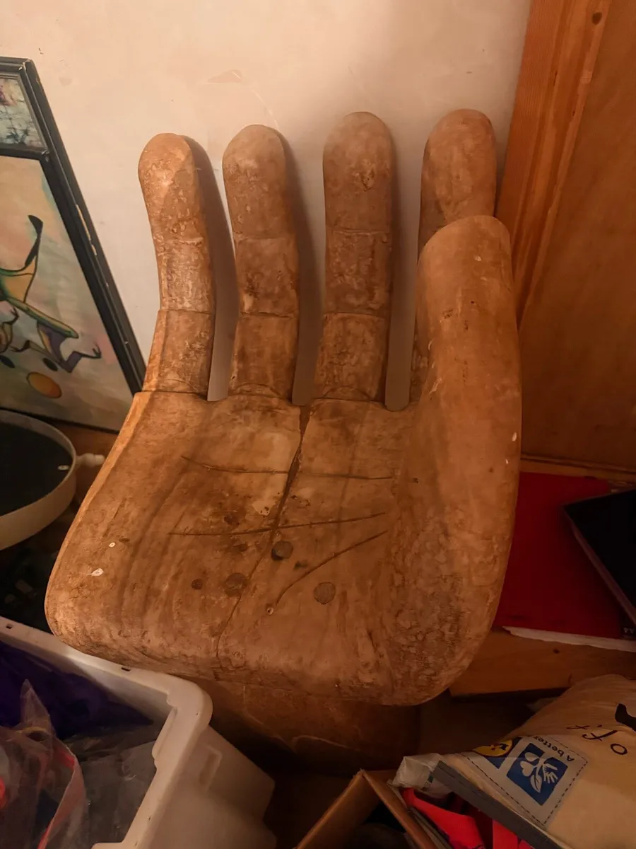 Wooden hand seat - Image 3
