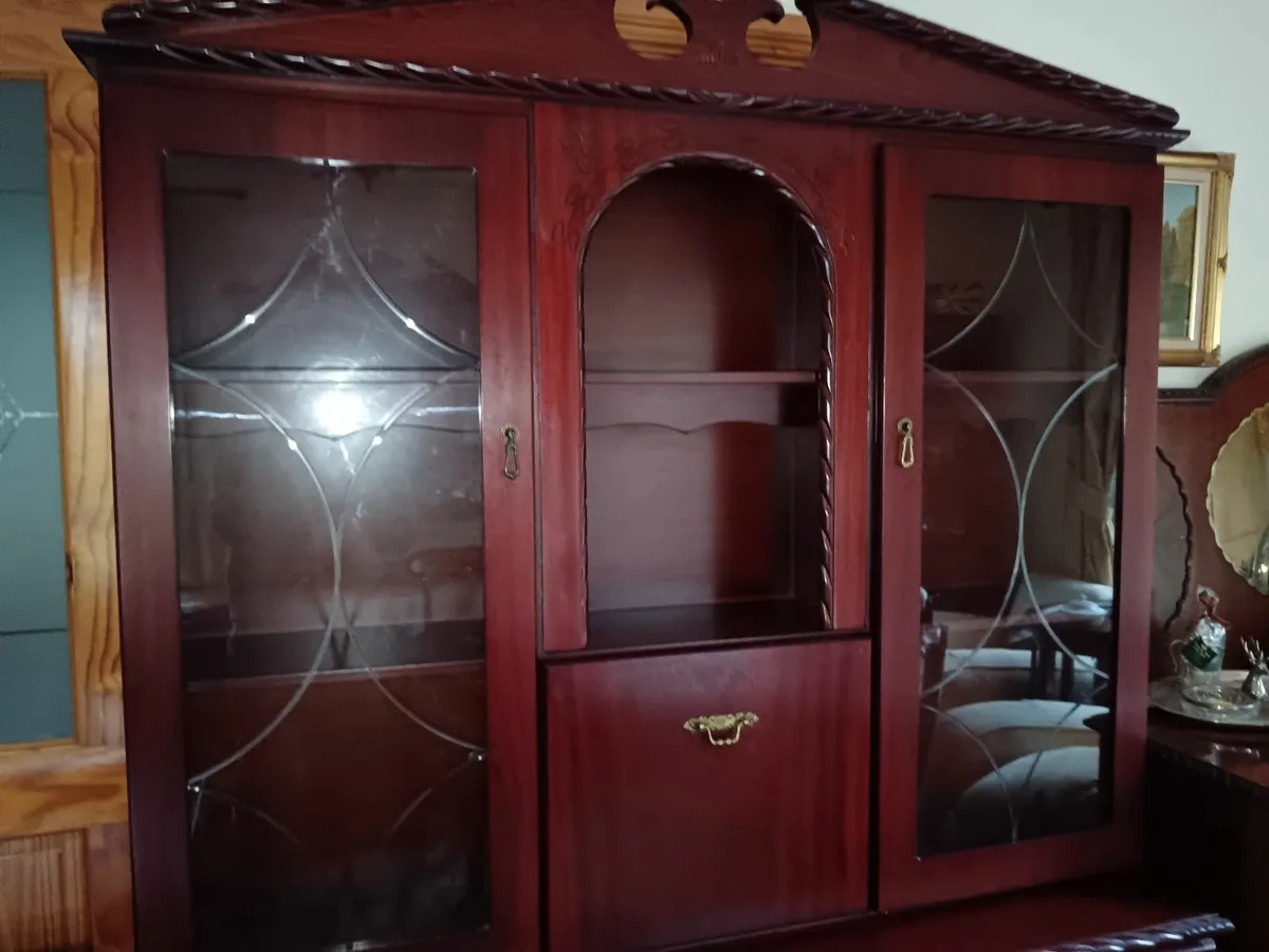 Beautiful glass cabinet. - Image 2