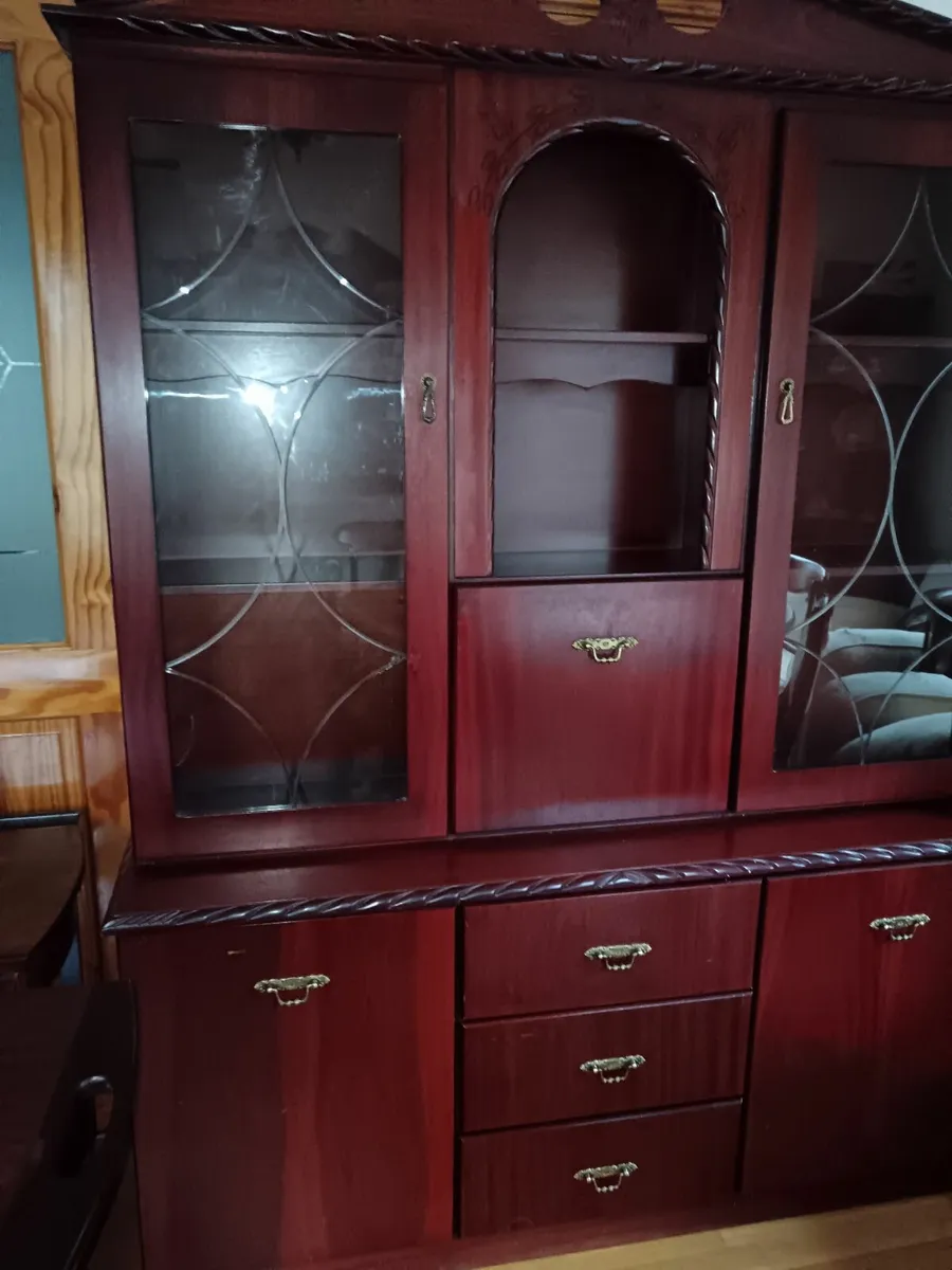 Beautiful glass cabinet. - Image 1