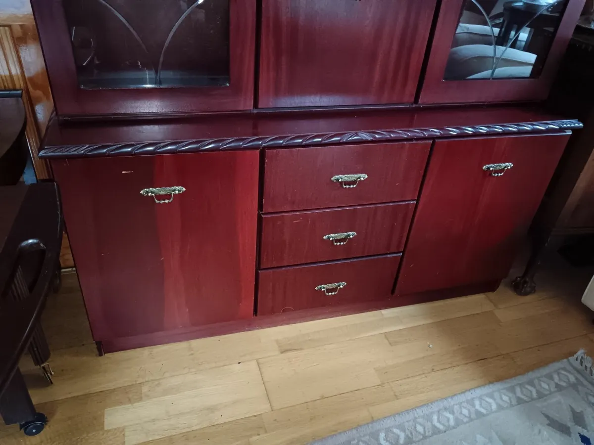 Beautiful glass cabinet. - Image 3